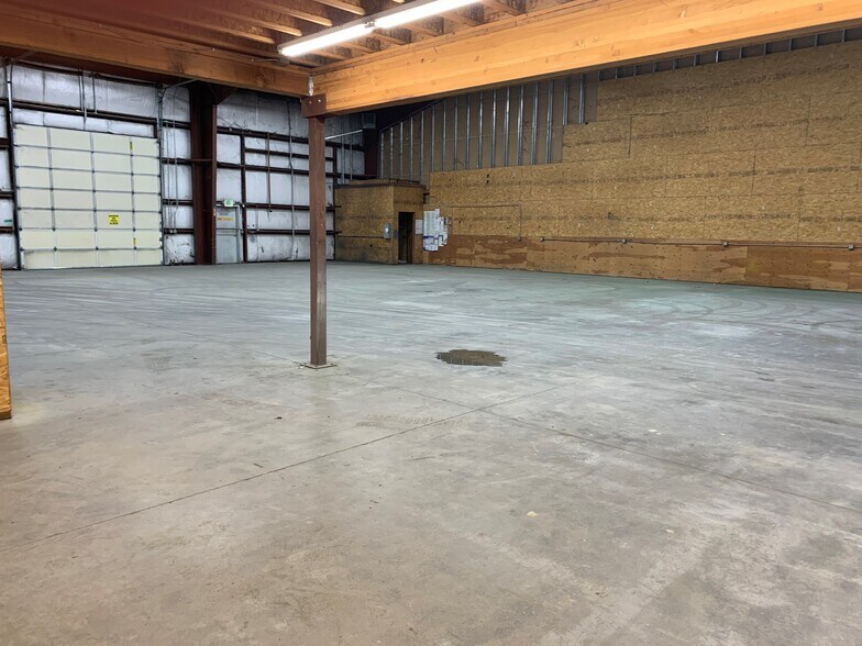 More Photos Of 970 NW Park Ave, Estacada Warehouse For Lease