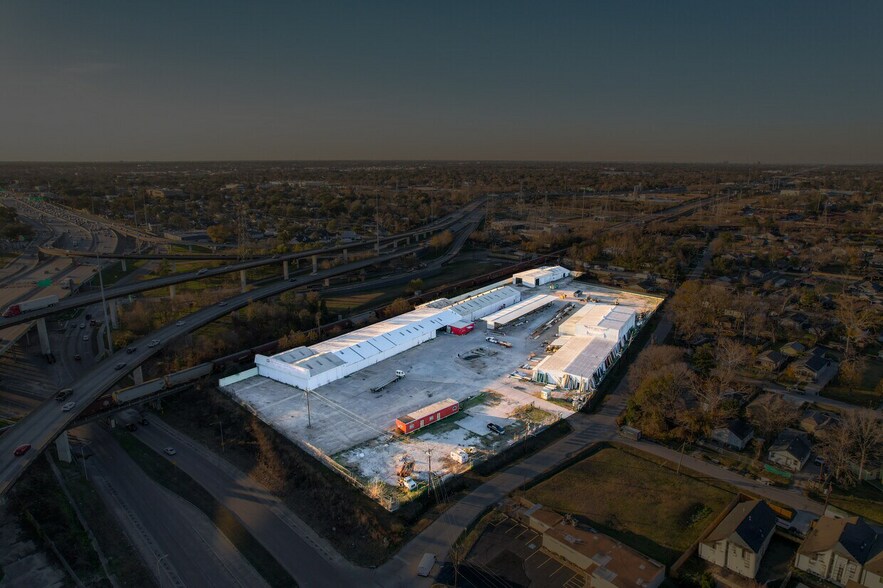 More Photos Of 6011-6019 Gold Houston TX 77026 st, Houston Warehouse For Lease