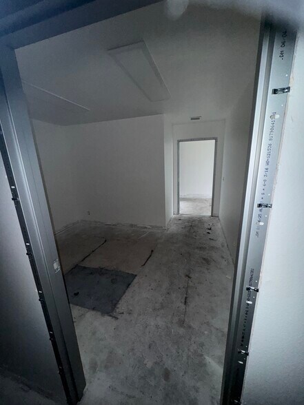 More Photos Of 16312 Garfield Ave, Paramount Warehouse For Lease