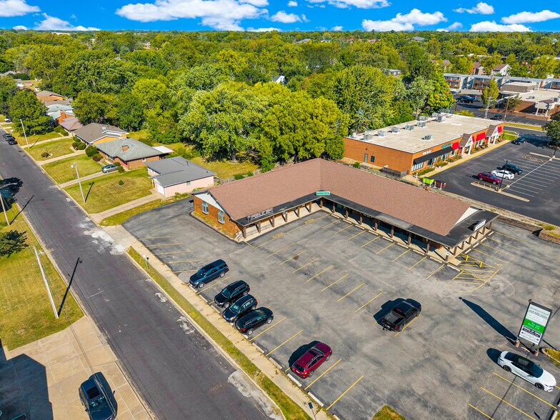 More Photos Of 4601 N University St, Peoria Unknown For Lease