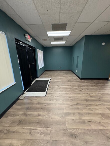 More Photos Of 645 W Highway 50, O'Fallon Storefront Retail Office For Lease