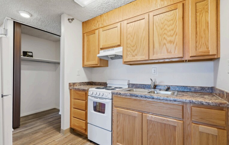 More Photos Of 300 E Collins Dr, Casper Apartments For Sale