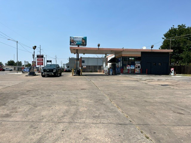 More Photos Of 3901 NW 10th St, Oklahoma City Convenience Store For Sale