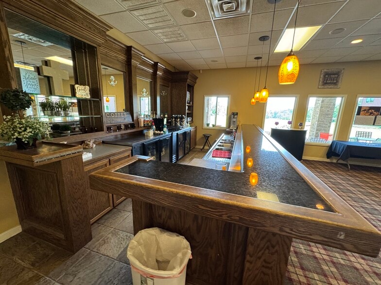 More Photos Of 2130 Country Club Rd, Palestine Golf Course Driving Range For Sale