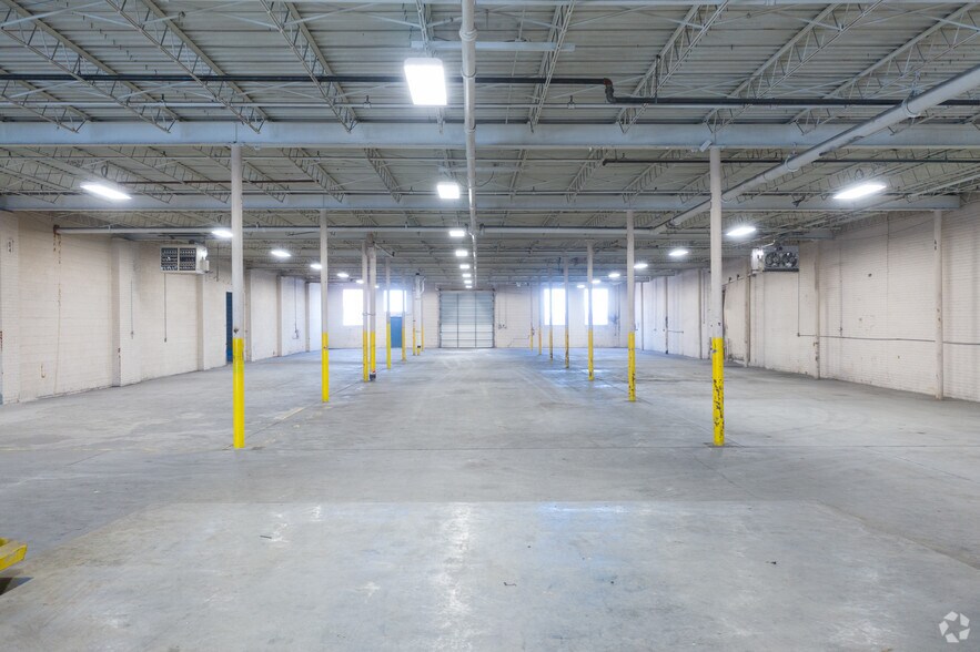 More Photos Of 88-92 Sunshine Rd, Kansas City Distribution For Lease