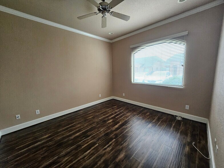 More Photos Of 1804 Snake River Rd, Katy Medical For Lease