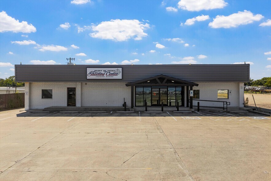 More Photos Of 5040 S Loop 340, Robinson Freestanding For Lease