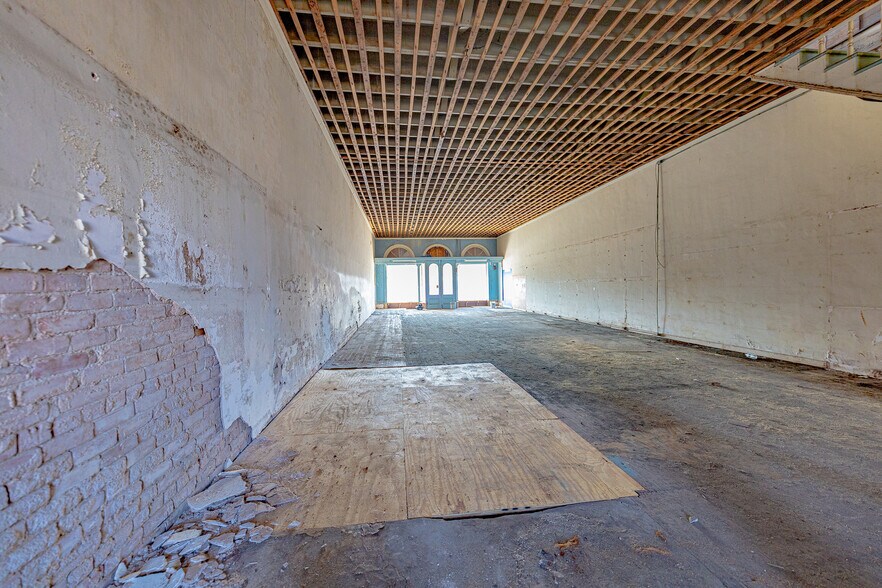 More Photos Of 111 7th St, Shiner Storefront For Sale