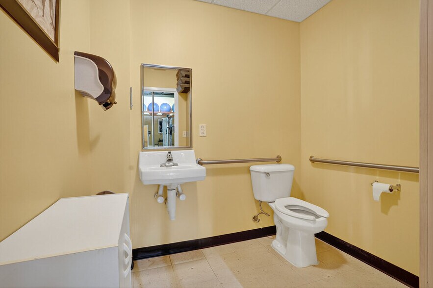 More Photos Of 115 Magnolia Ave, Daytona Beach Flex For Sale