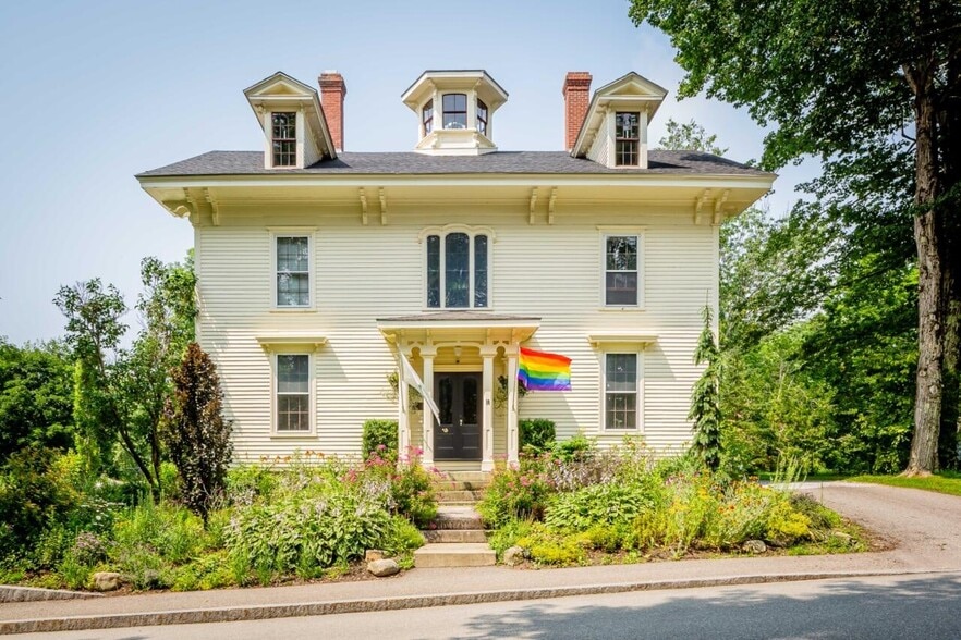 More Photos Of 10 Church St, Stockton Springs Hospitality For Sale