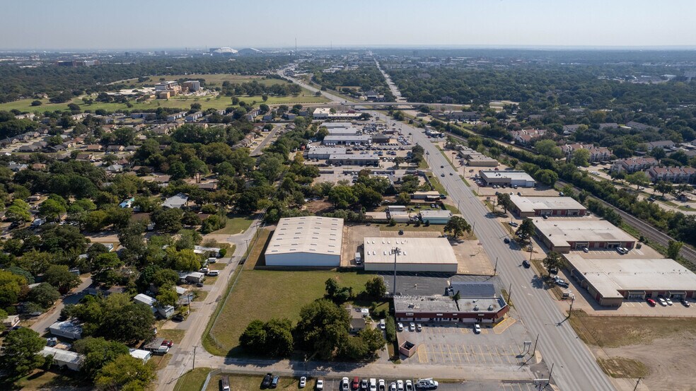 More Photos Of 1841 W Division St, Arlington Warehouse For Sale