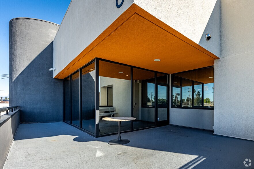 More Photos Of 6746 Valjean Ave, Van Nuys Loft Creative Space For Sale