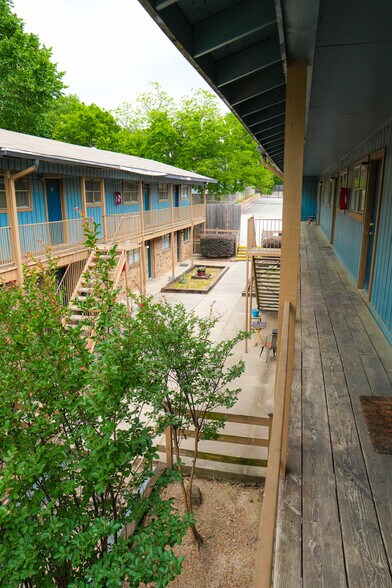 More Photos Of 911 University Ave, Huntsville Apartments For Sale