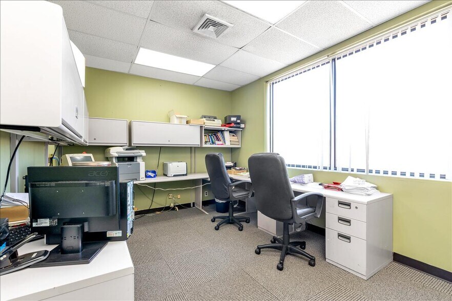 More Photos Of 1620 Front St, East Meadow Medical For Lease