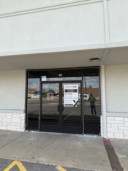 More Photos Of 2406 W Walnut St, Garland Storefront Retail Office For Lease