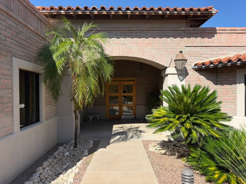 More Photos Of 6885 N Oracle Rd, Tucson Office For Sale
