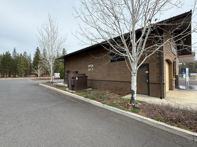 More Photos Of 1045 W Rail Way, Sisters Carwash For Sale