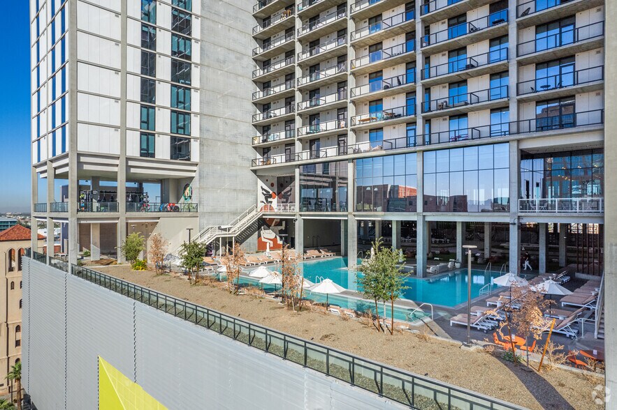 More Photos Of 200 W Monroe St, Phoenix Coworking Space