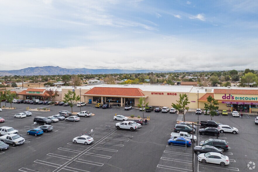 Primary Photo Of 15757 Main St, Hesperia Supermarket For Lease