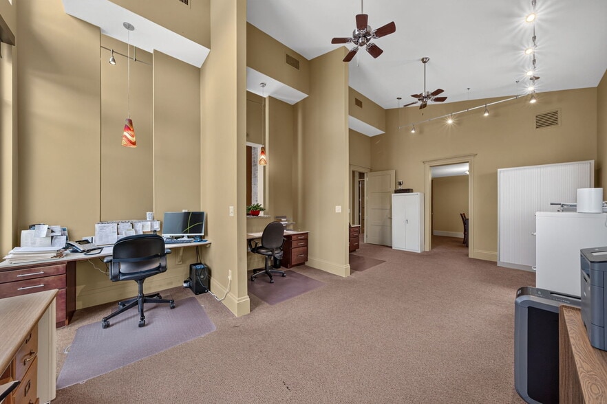 More Photos Of 16007 Via Shavano, San Antonio Office For Sale