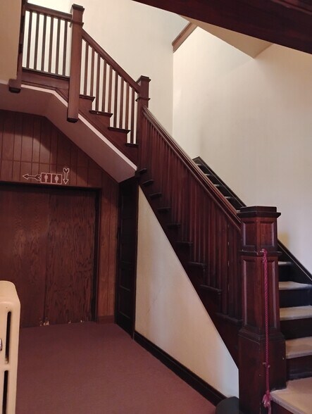 More Photos Of 906 Elm St, Coffeyville Religious Facility For Sale