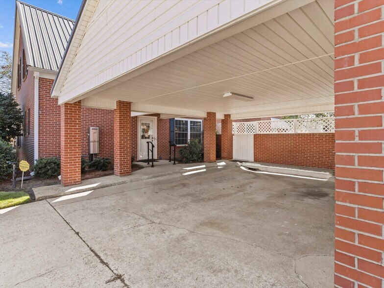 More Photos Of 302 W College St, Enterprise Flex For Sale