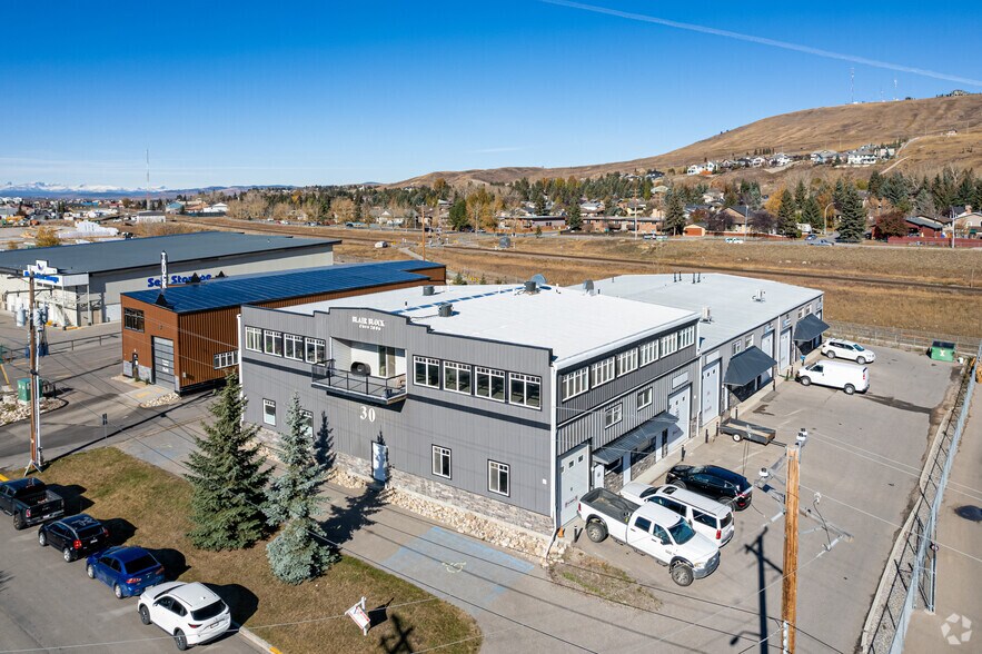 More Photos Of 30 Griffin Ind Pt, Cochrane Service For Lease