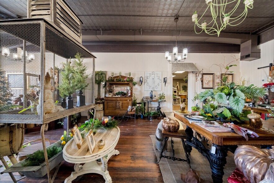 More Photos Of 122 E Cranston Ave, Fowler Flex For Sale