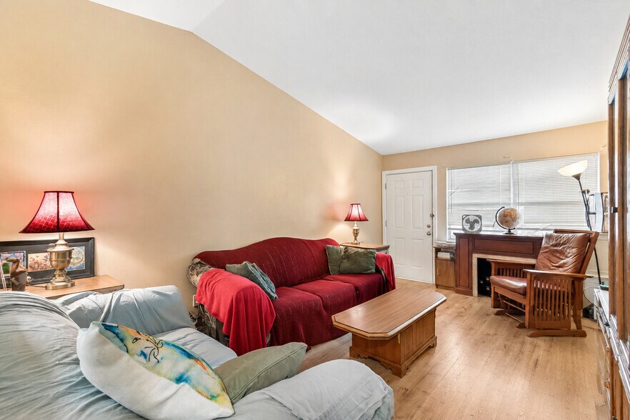 More Photos Of 3132 Bloomingdale Villas Ct, Brandon Apartments For Sale