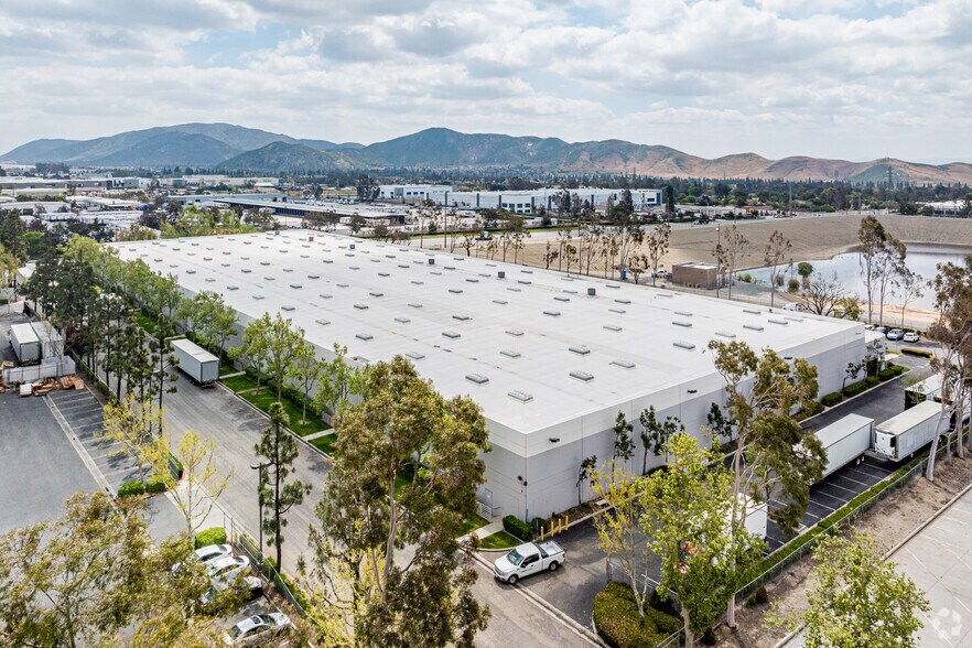 More Photos Of 11070 Mulberry Ave, Fontana Warehouse For Lease