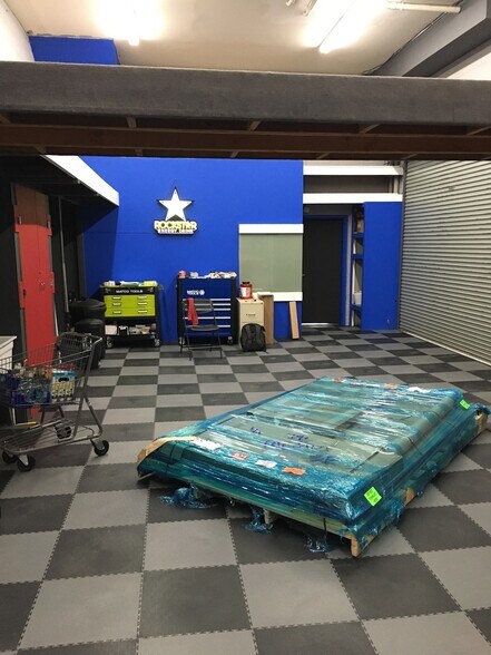 More Photos Of 18580 Ventura Blvd, Tarzana Loft Creative Space For Lease