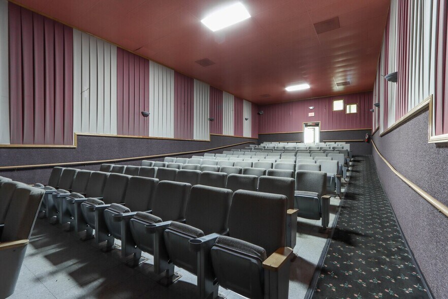 More Photos Of 1601 6th Ave, Stevens Point Freestanding For Lease