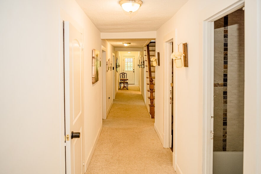 More Photos Of 2735 PA-390, Canadensis Hospitality For Sale