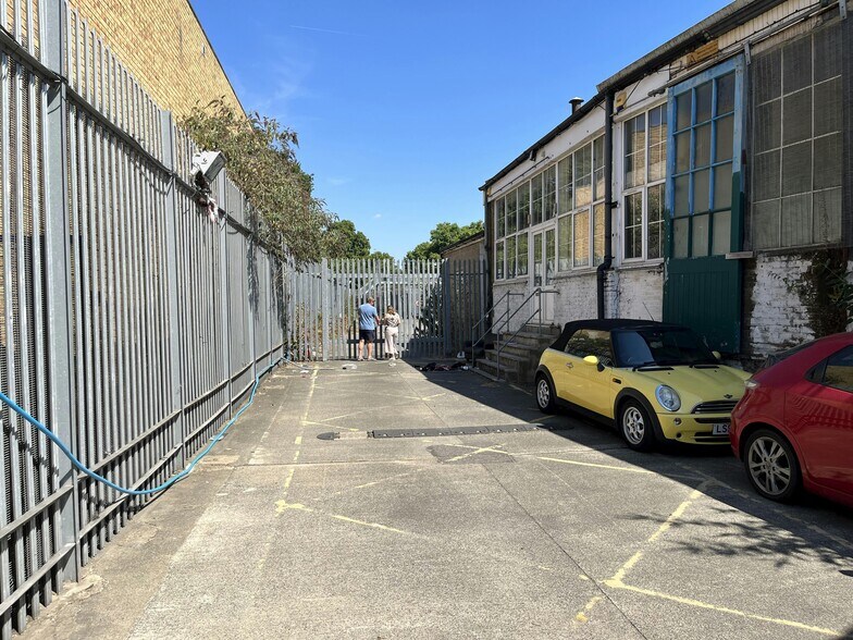 More Photos Of 33-39 Parsons Green Ln, London Warehouse For Lease