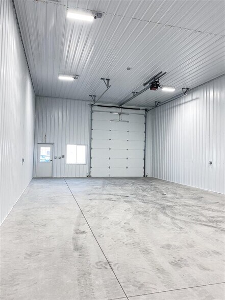 More Photos Of 1650 Willow Creek Dr, Iowa City Warehouse For Sale
