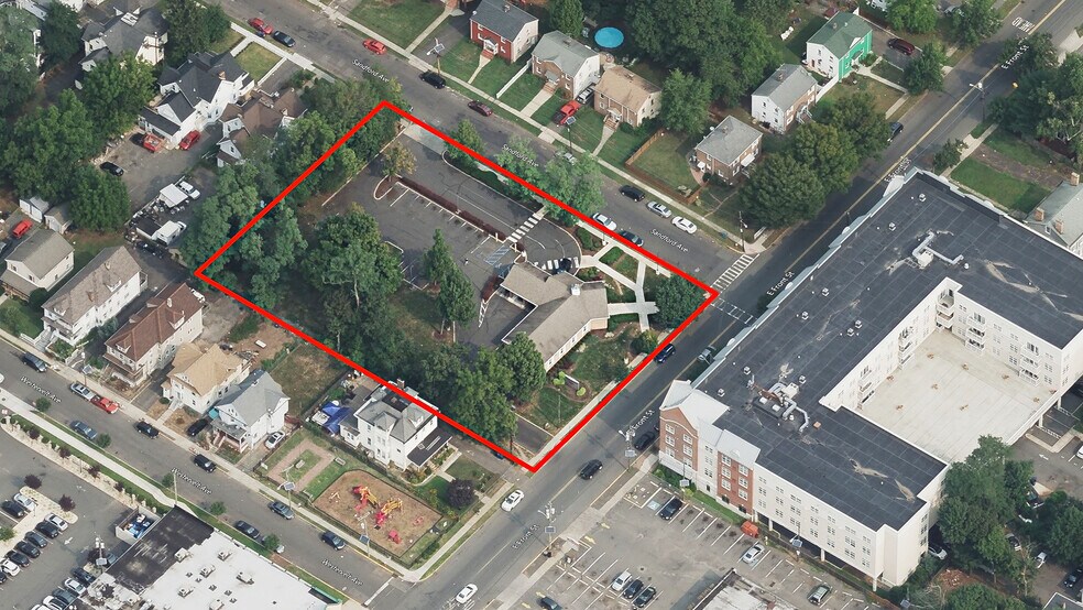 More Photos Of 335 E Front St, Plainfield Bank For Lease