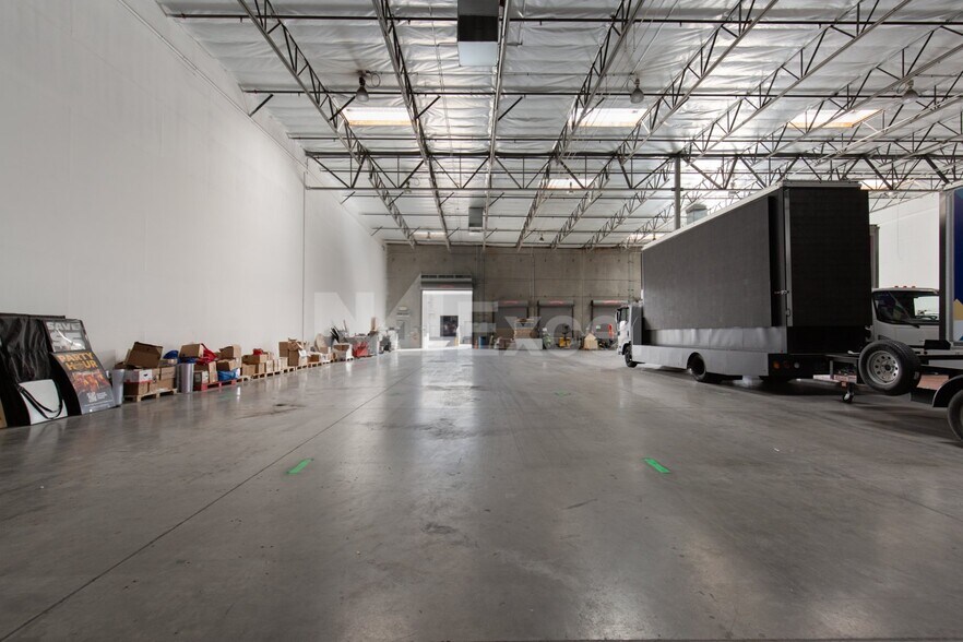 More Photos Of 1660 Helm Dr, Las Vegas Warehouse For Lease