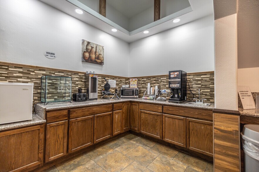 More Photos Of 1550 W Highway 260, Camp Verde Hotel For Sale