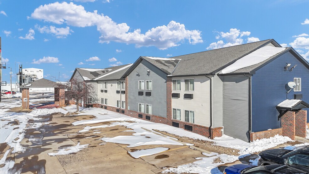 More Photos Of 630 W Main St, El Paso Hotel For Sale