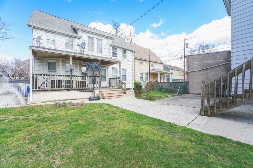 33 Mercer St, Wallington, NJ 07057 Apartments For Sale