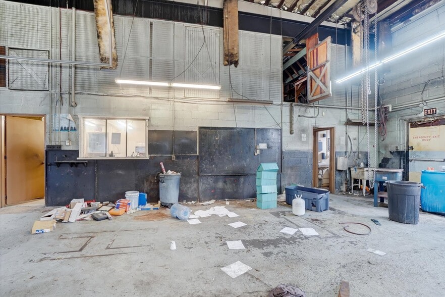 More Photos Of 1006 1/2 Mount Rose Rear Ave, York Auto Repair For Sale