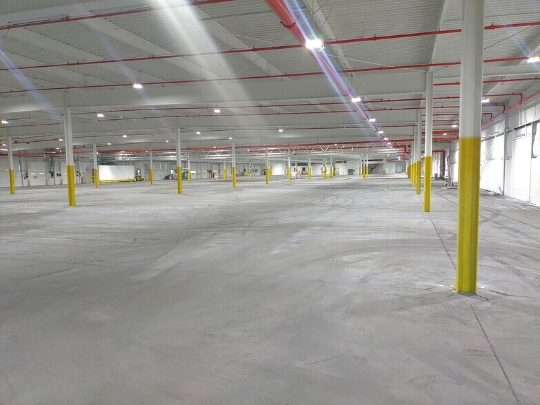 More Photos Of 4250 Bells Ln, Louisville Manufacturing For Sale