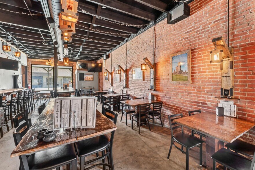 More Photos Of 508 S Main St, Grain Valley Bar For Lease