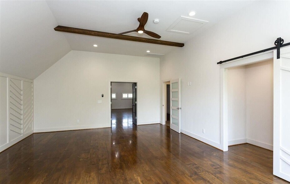 More Photos Of 911 Creekside Ct, Helena Storefront Retail Residential For Sale