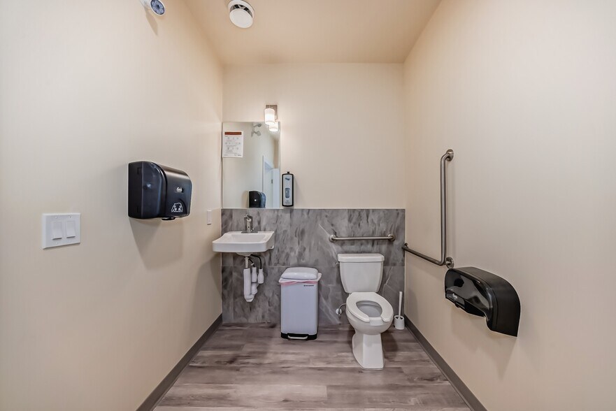 More Photos Of 2255 32 St NE, Calgary Storefront Retail Office For Lease