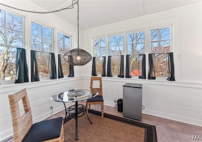 More Photos Of 876 W State St, Jacksonville Hospitality For Sale