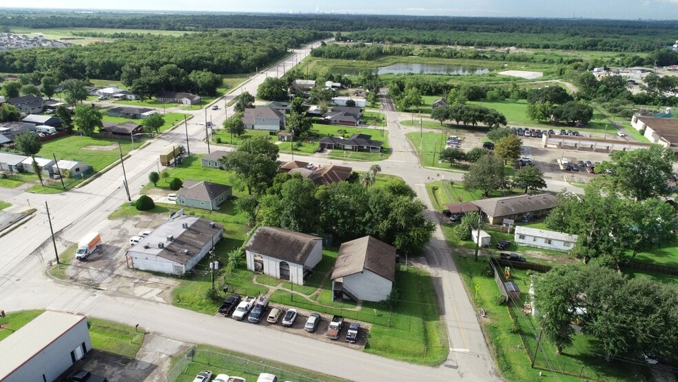 More Photos Of 105-109 Cypress Ave, Crosby Apartments For Sale