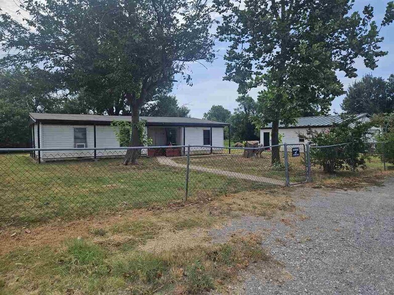 More Photos Of 67 Ash Ave, Elgin Trailer Camper Park For Sale