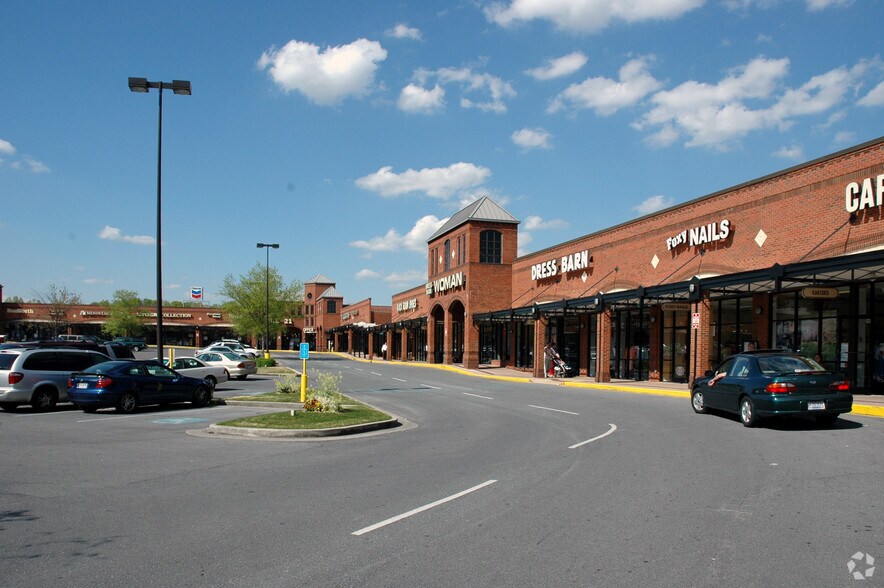 More Photos Of 1001 Market St, Dalton General Retail For Lease