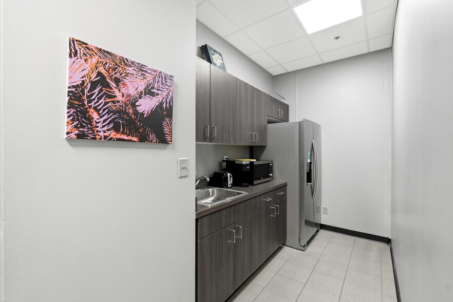 More Photos Of 1 W Mountain St, Fayetteville Office For Lease